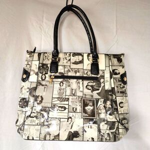 Michelle Obama 2007 Glossy Black & White Magazine Cover Print Tote Shoulder Bag